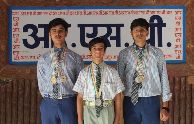 कराटे प्रतियोगिता में 3 गोल्ड एवं 3 सिल्वर मैडल जीतकर आरएसवी के स्टूडेंट्स ने फहराया परचम