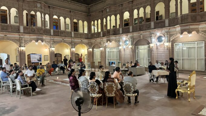 होटल भंवर निवास में आयोजित “किस्से और कहानियां” कार्यक्रम में सोनाली खत्री का हुआ एकल रचना पाठ