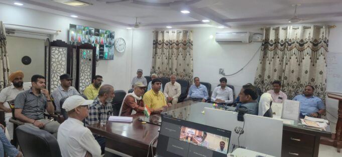 बगैर फीस टीसी देने की बाध्यता समाप्त करने, परीक्षा परिणाम पोर्टल पर अपलोड करवाने, आरटीई का भुगतान समयबद्ध कराने सहित अनेक बिंदुओं पर शीघ्र कार्ययोजना बनाने का निदेशक ने दिया आश्वासन